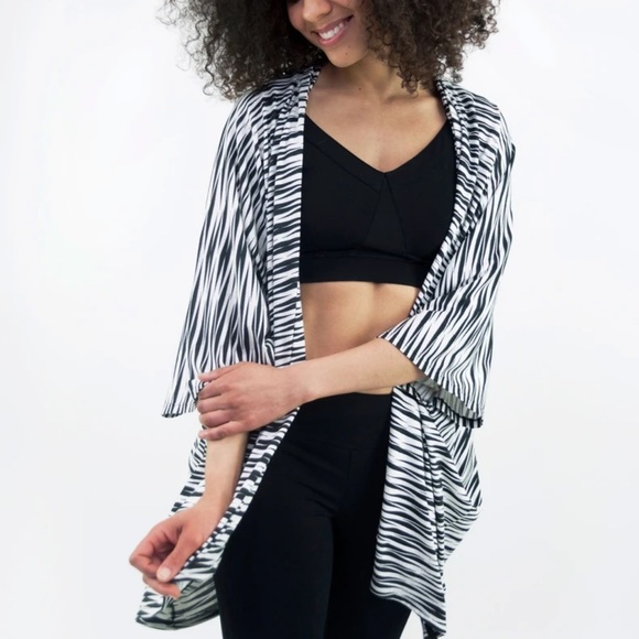 Satva Movement Arrow Print Divine Kimono Wrap - Picture 2 of 12